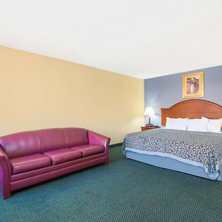 Blue Way Inn & Suites Wichita East Buitenkant foto