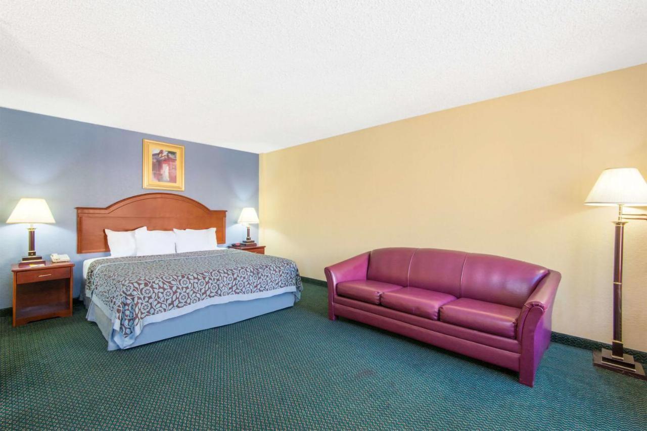 Blue Way Inn & Suites Wichita East Buitenkant foto